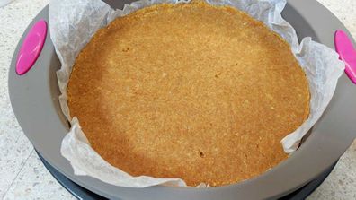 Microwave cheesecake biscuit base