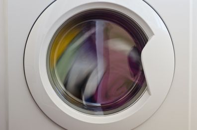 Washing machine door with rotating garments inside