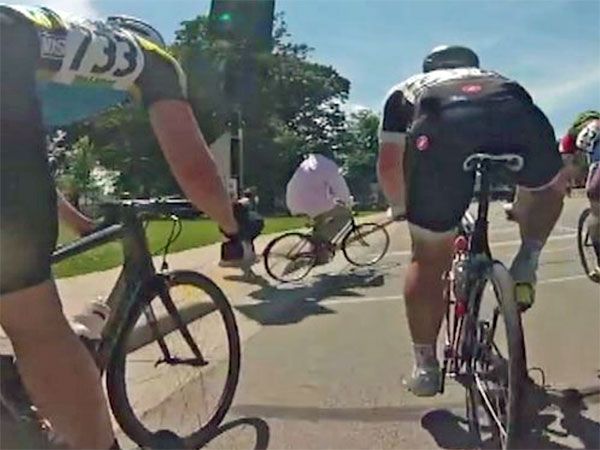 Clueless cycling fan triggers nasty crash