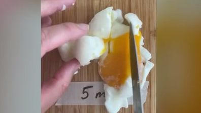 Boiled egg guide by @daenskitchen at five minutes