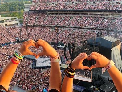 Tori Ernst goes into labour at Taylor Swift Concert. 