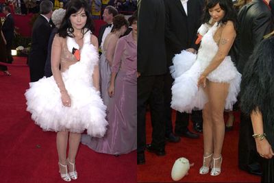 Dressed by Macedonian designer Marjan Pejoski, Bjork erm ruffled feathers by wearing a faux-swan at the 73rd Academy Awards in 2001...laying "eggs" all over the red carpet. <br/><br/>According to the 48-year-old she wore it because she was "obsessed with swans and everything about her album at the time was about winter... and swans are a winter bird."<br/><br/>Erm, why not wear a feathery headdress like good ol' Cher did?! <br/><br/>