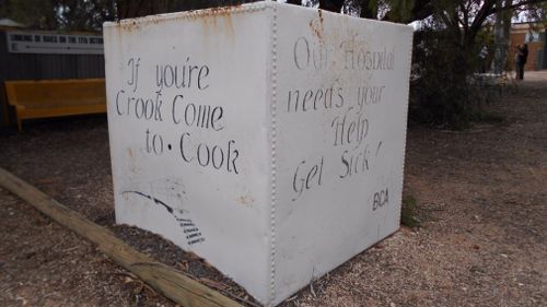 A warm welcome to the town of Cook. (9NEWS)