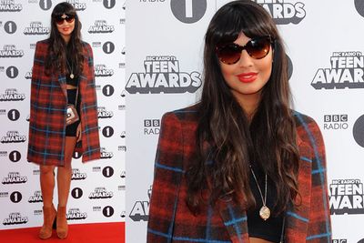 Fancy a rock'n'roll career Jameela? The British model rocks dark shades for her red carpet appearance.