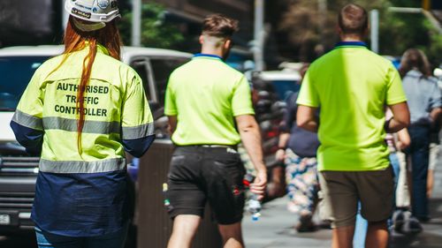 GENERICI COMMERCIALI: Commercianti, Commerciante, Operai del commercio, Colletti blu, Operai edili, Operai edili. 