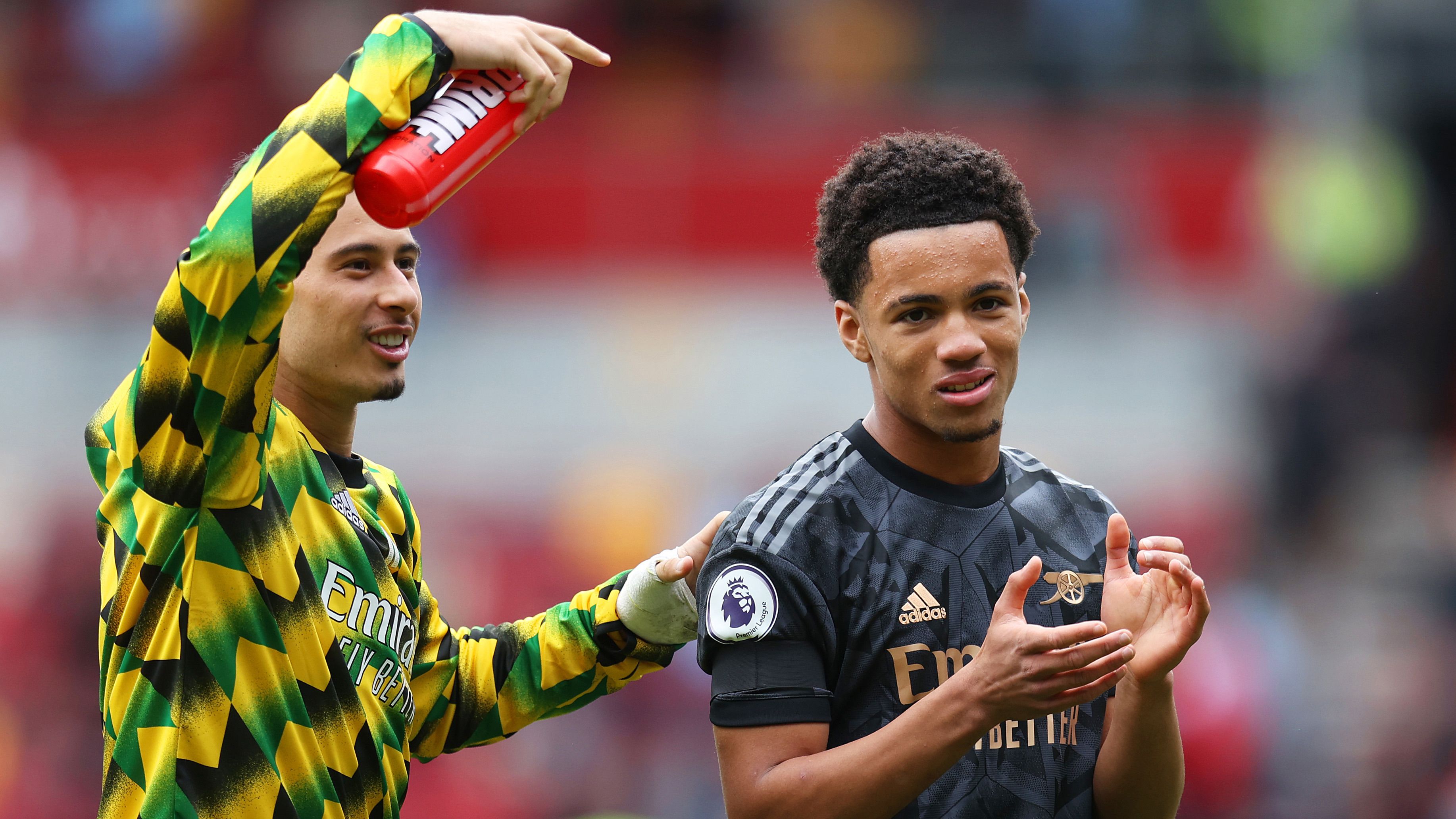 Ethan Nwaneri (R) of Arsenal applauds the fans next to Gabriel Martinelli following the Premier League match between Brentford FC and Arsenal FC at Brentford Community Stadium on September 18, 2022 in Brentford, England. (Photo by Alex Pantling/Getty Images)