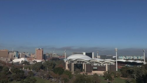 Fog clears in Adelaide to a mostly sunny day but  rain is forecast later in the week (9NEWS)