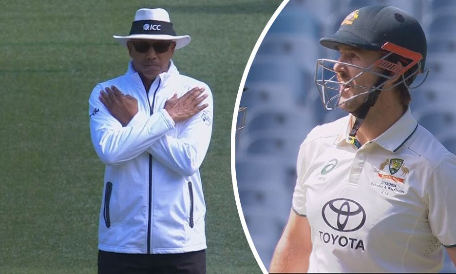 Mitchell Marsh given out twice in two balls as Pakistan legend rips umpire 'shocker'