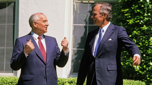 President George H.W. Bush, with President Mikhail Gorbachev of the Union of Soviet Socialist Republics,  following a state arrival ceremony on the South Lawn of the White House in Washington, DC on Thursday, May 31, 1990. It was the start of three days of talks between the two leaders.