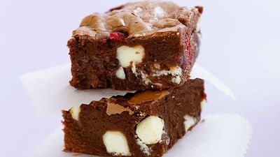 <a href="http://kitchen.nine.com.au/2016/05/16/18/29/raspberry-and-white-chocolate-brownie" target="_top">Raspberry and white chocolate brownie</a>