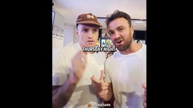 Robinson ve Mathieson, sosyal medya gönderisinde Vegastars logosu ile birlikte görüntüleniyor.