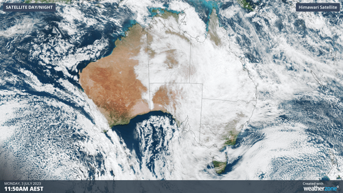 La bande nuageuse du nord-ouest a été capturée au-dessus de Qld lundi.