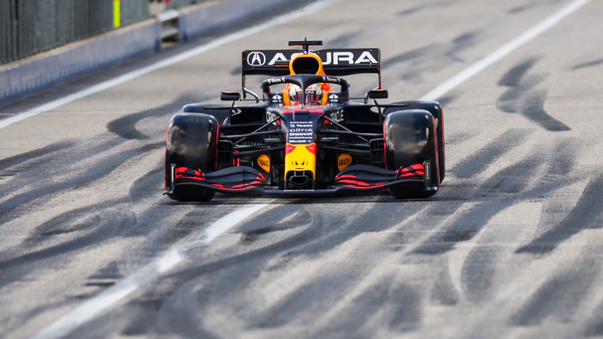 Max Verstappen claims pole, Daniel Ricciardo to start on third row at US Grand Prix