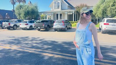 There's a new baby coming to Wistera Lane, as Two Desperate Housewives stars ﻿have announced that they are expecting a child together. Andrea Bowen, who plays Julie Mayers, and Josh Zuckerman, who plays Eddie Orlofsky,﻿ made the announcement in an Instagram post this afternoon. 
