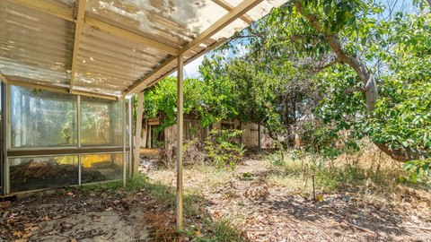 Agent warns buyers about state of property for sale in Bayswater, Western Australia.