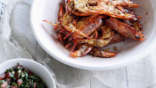 Barbecued prawns with pico di gallo