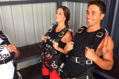 @lisa_m_hyde: Getting the run down before the real deal.... Last day of 2014 has to be the most extreme, I'm so scared! #skydiving #byronbay @redballoonexperiences @skydive_byron_bay