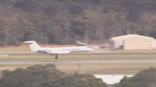 L'aereo è atterrato a Perth questa mattina.