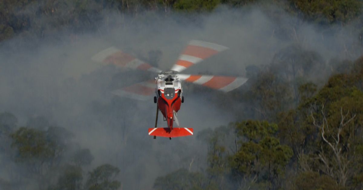 Victoria on edge as Grampians bushfire burns out of control - 9News