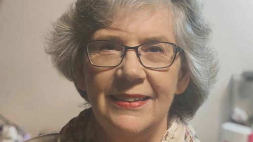 Cath Armstrong quer ajudar os australianos a viver "livre de dívidas, cobrado e rindo".