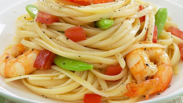 Garlic and chilli prawn linguine