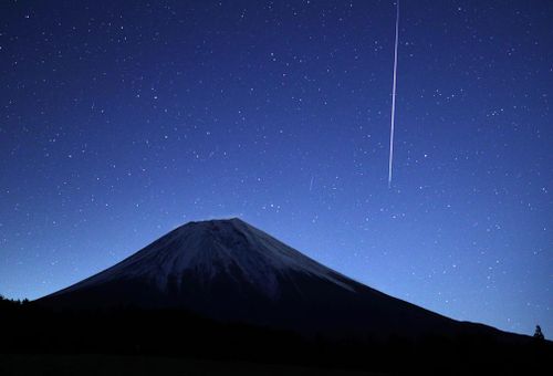 The falling stars were actually just small rocks that have broken off from the asteroid before burning up in the Earth's atmosphere.