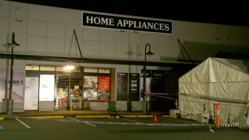 Police were called to the scene just after 1am. (9NEWS)