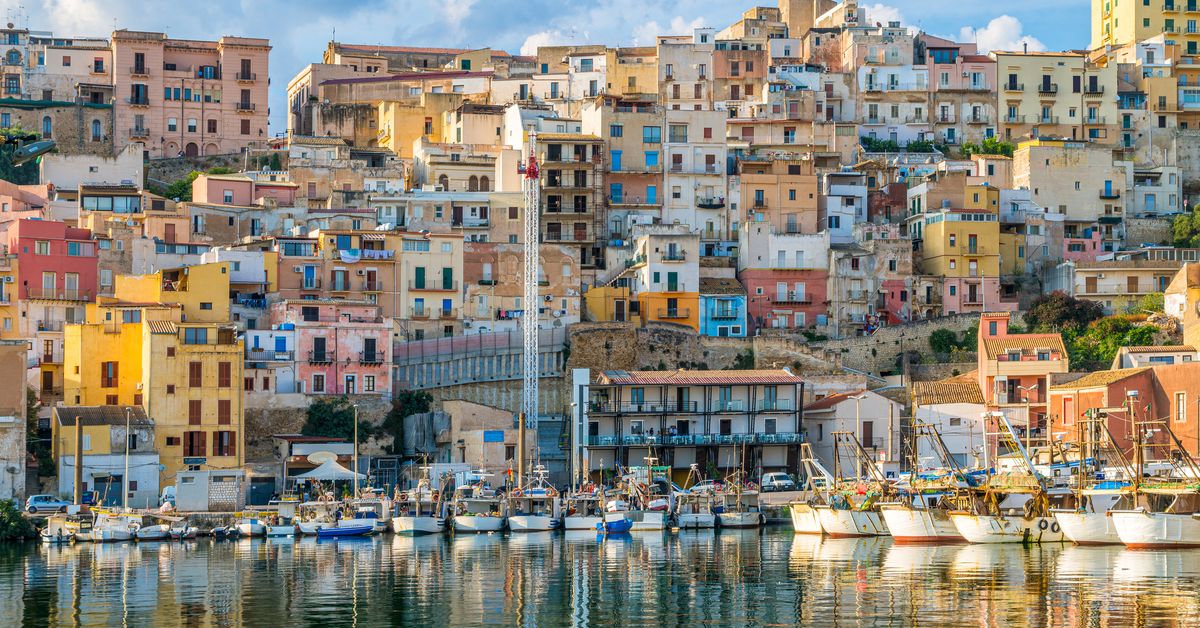 Italian hotspot is turning tourists away as it runs out of water