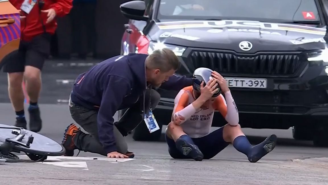 World cycling champ Annemiek van Vleuten weighs up brave call after breaking elbow in shocking crash