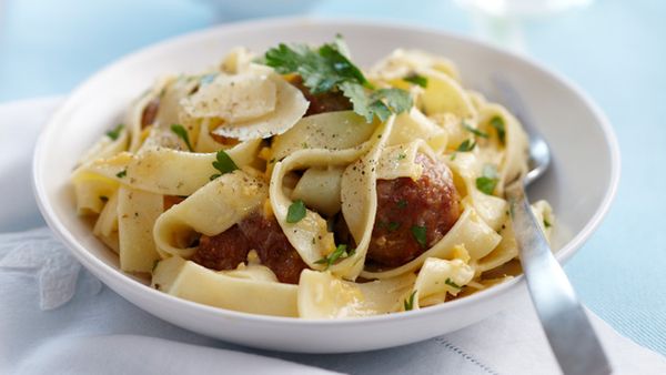 Easy pasta carbonara with meatballs