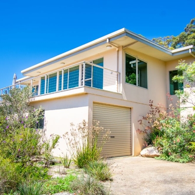 Coastal Victoria pad offers uninterrupted water views