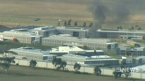 The 9NEWS Choppercam captured Melbourne prisoners rioting and setting fires inside the Metropolitan Remand Centre in Ravenhall.