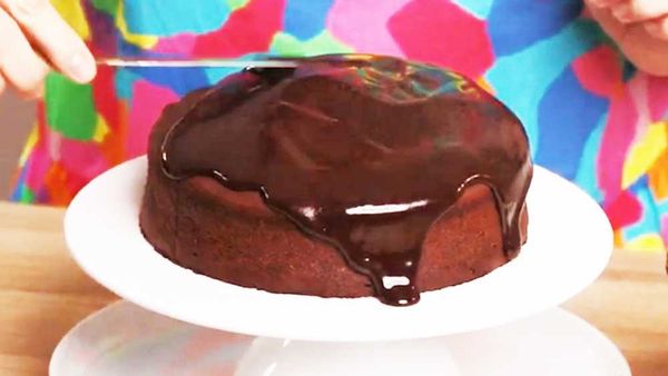 One-bowl chocolate cake for Easter quarantine cooking