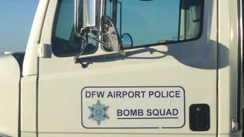 The bomb squad arrives to inspect the Delta plane (Source: Eva Groves, Twitter)