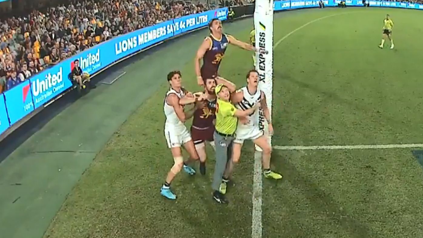 Goal umpire fights off four players in attempt to secure best possible vision of incoming kick