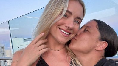 Kristie Mewis and Sam kerr