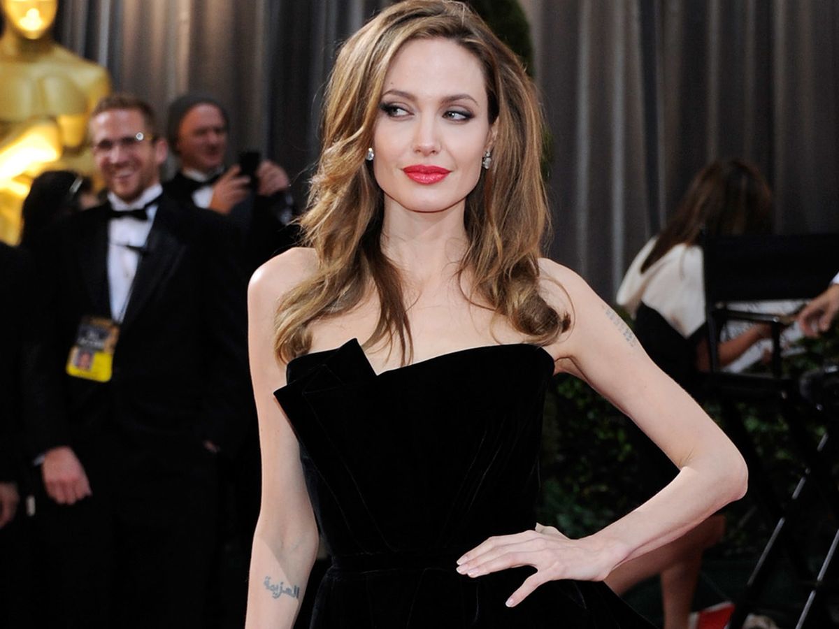 Black Versace dress of Angelina Jolie - Wikipedia