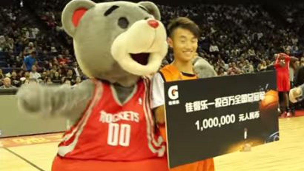 Half-court shots wins NBA fan $194,000