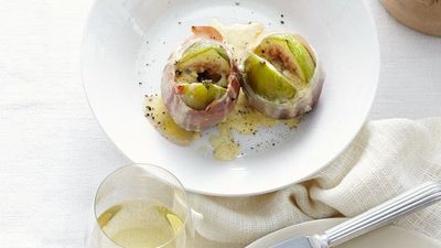 <a href="http://kitchen.nine.com.au/2016/05/16/10/50/figs-with-blue-cheese-and-prosciutto" target="_top">Figs with blue cheese and prosciutto</a>