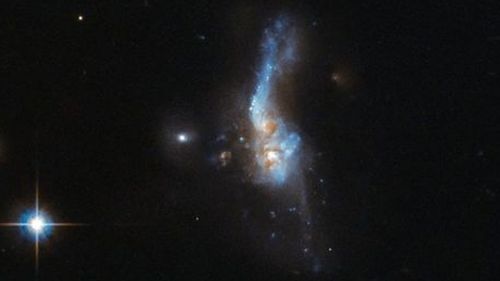 Hubble Telescope captures amazing image of two gas-rich galaxies colliding and becoming one