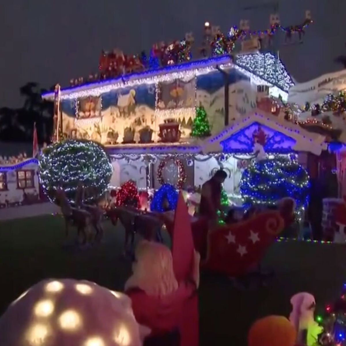 Sydney Christmas Lights Sydney Quakers Hill Couple S Annual Christmas Light Display Raises Money For Charity Sydney Children S Hospital Foundation