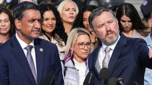 Ro Khanna ve Thomas Massie, Epstein dosyalarının yayınlanması için mücadele ediyor.