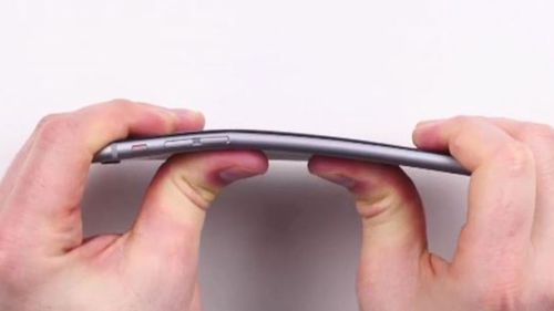 Apple hell-bent on defending iPhone 6 Plus