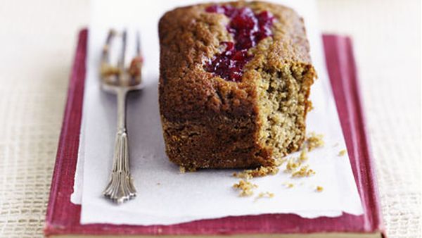 Baby spice and rhubarb butter cakes