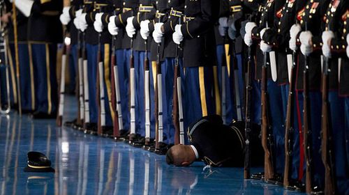 Soldier passes out during Obama's farewell salute