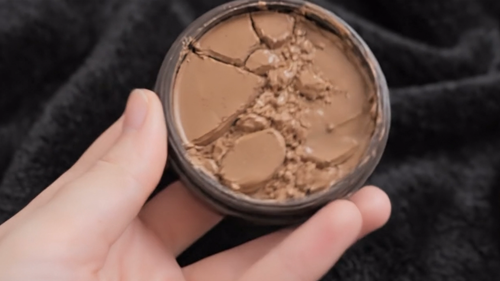 Uno screenshot del video inviato dal cliente, che anche Jai sospettava fosse alterato dall'intelligenza artificiale.