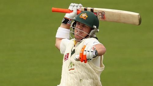 David Warner celebra il suo primo secolo di Test nel 2011.