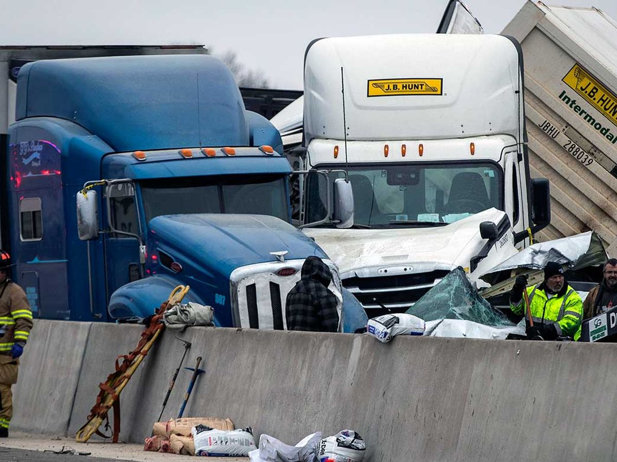 At least 6 dead in massive Texas crash involving over 100 cars