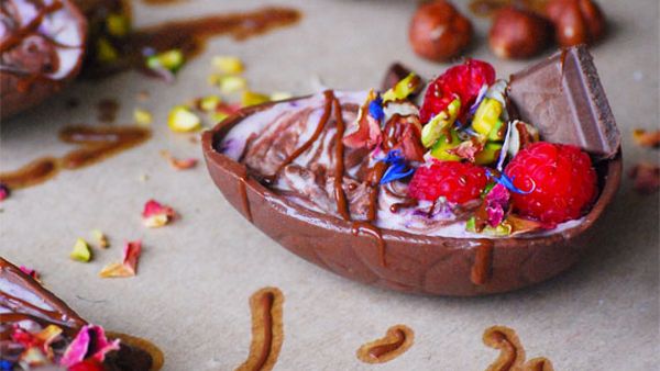 Overloaded cacao Easter eggs with 'cheesecake' filling