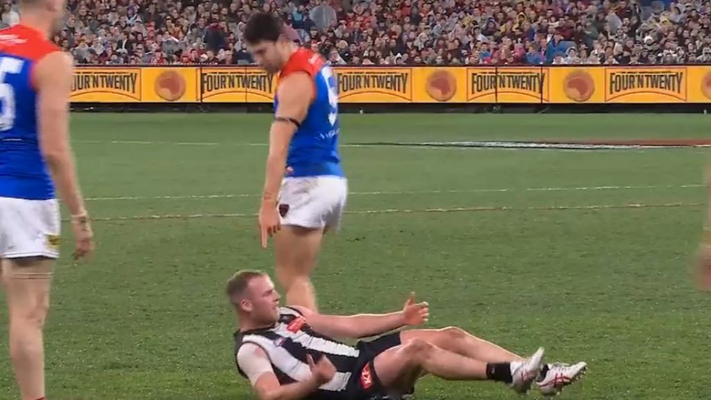 'Voluntarily sat on the ground': Brownlow Medallist Tom Mitchell ridiculed for staging in win over Melbourne